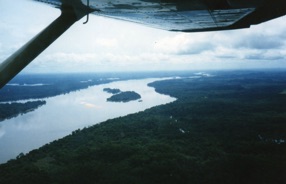 GABON : survol de l'Ogooue