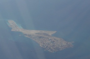 une &icirc;le entre Duba&iuml; et Doha