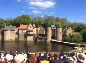 LES CHEVALIERS DE LA TABLE RONDE