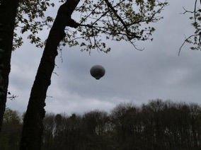 dans le ciel ... une montgolfi&egrave;re