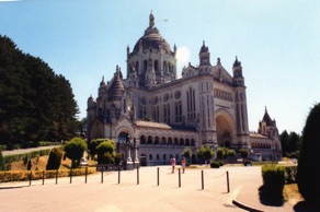 FRANCE
Lisieux
Basilique Sainte Th&eacute;r&egrave;se