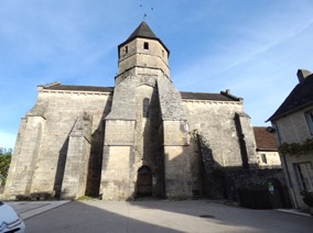 l'église édifiée au XIIe sa été très touchée par les guerres de religion l'église édifiée au XIIe sa été très touchée par les guerres de religion