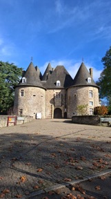 c&eacute;l&egrave;bre pour sa marquise, son ch&acirc;teau et ses haras ...