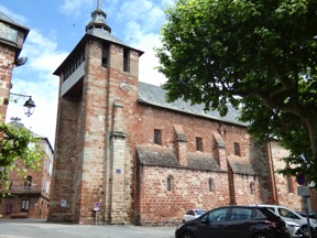 MEYSSAC
Eglise du 12e remani&eacute;e en gothique fin du 15e