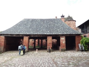 la halle qui abrita jusqu'en 1897 le march&eacute; des huiles et du vin