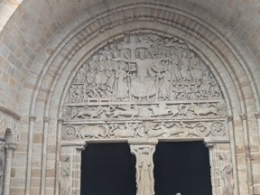 portail sud de l'abbatiale St Pierre