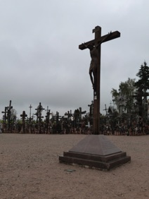 le 7 septembre 1993 le Pape Jean Paul II y est venu et a d&eacute;pos&eacute; cette croix