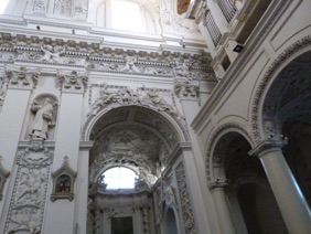 et des d&eacute;cors en stuc