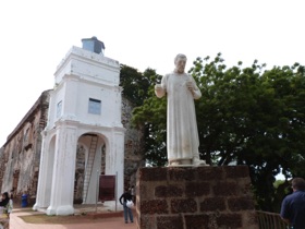 Saint Paul's Church avec la statue de St Fran&ccedil;ois Xavier