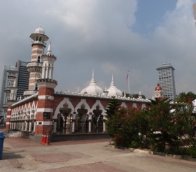 Mosqu&eacute;e Masjid Jamek &eacute;difi&eacute;e en 1907 au confluent de deux rivi&egrave;res