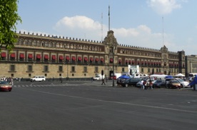 le Palais National et sa fa&ccedil;ade de 230m de long