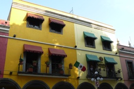 des fa&ccedil;ades tr&egrave;s color&eacute;es