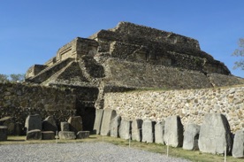 la plupart des pyramides &eacute;taient reli&eacute;es par des galeries souterraines