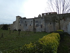 LARRESSINGLE
surnommé la "Carcassonne du Gers" LARRESSINGLE
surnommé la "Carcassonne du Gers"