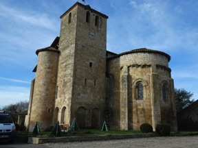 son église dont les croisées d'ogives ont l'exemple typique de la transition du roman qu gothique son église dont les croisées d'ogives ont l'exemple typique de la transition du roman qu gothique