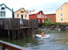 MOSJOEN : petite ville au bord du Vefsnfjord