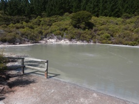 Sulfur lake utilisé par les maoris pour soigner certaines affections Sulfur lake utilisé par les maoris pour soigner certaines affections
