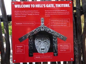 TIKITERE Hell"S Gate et son intense activité volcanique .... TIKITERE Hell"S Gate et son intense activité volcanique ....