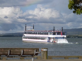 sur lequel on peut effectuer une promenade en bateau à aube sur lequel on peut effectuer une promenade en bateau à aube