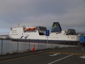 le ferry nous attend pour une croisière de 3H environ pour regagner l'Ile du Sud .... le ferry nous attend pour une croisière de 3H environ pour regagner l'Ile du Sud ....