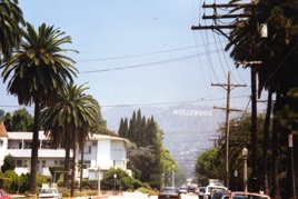au loin les lettres formant HOLLYWOOD