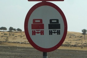 EMIRATS
d&eacute;fense de doubler pour les camions