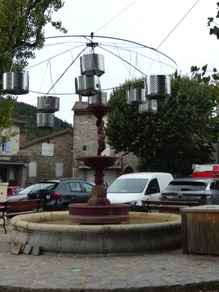 la place o&ugrave; on joue encore &agrave; la p&eacute;tanque