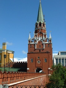 Tour Tro&iuml;stkaia permettant l'entr&eacute;e au Kremlin