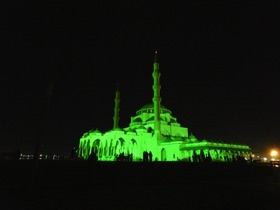 sur la mosqu&eacute;e