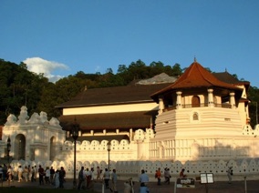 SRI LANKA : ville sacr&eacute;e de Kandy
(1988)