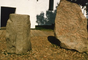DANEMARK :
Pierres runiques de Jelling
(1994)