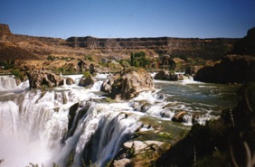 SHOSHONE FALLS : hautes de 65m et larges de 300 m