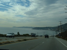 la route n&deg;1 conduit &agrave; San Francisco en longeant la c&ocirc;te Pacifique
