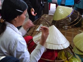 Fabrication des chapeaux coniques