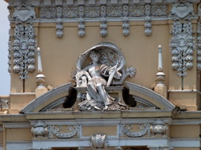 un d&eacute;tail de la fa&ccedil;ade