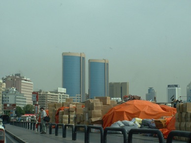 au loin les Tours Rolex