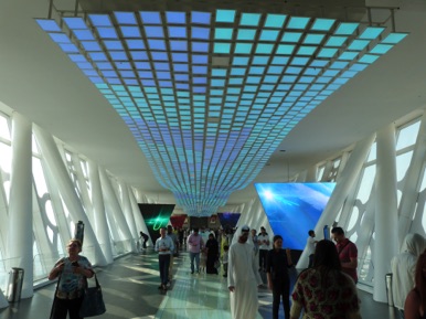 Passerelle entre les deux piliers o&ugrave; se trouve la paroi de verre