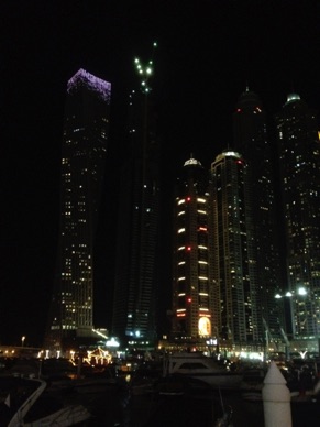 et maintenant un petit tour dans Duba&iuml; Marina by night