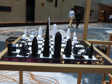 jeux d'&eacute;checs avec des monuments locaux dans le hall !