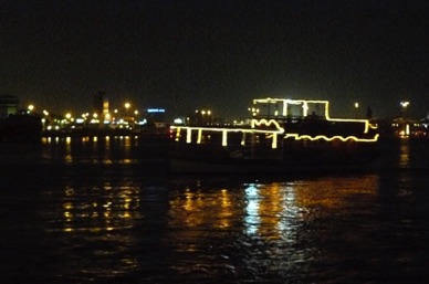 &agrave; bord d'un bateau restaurant